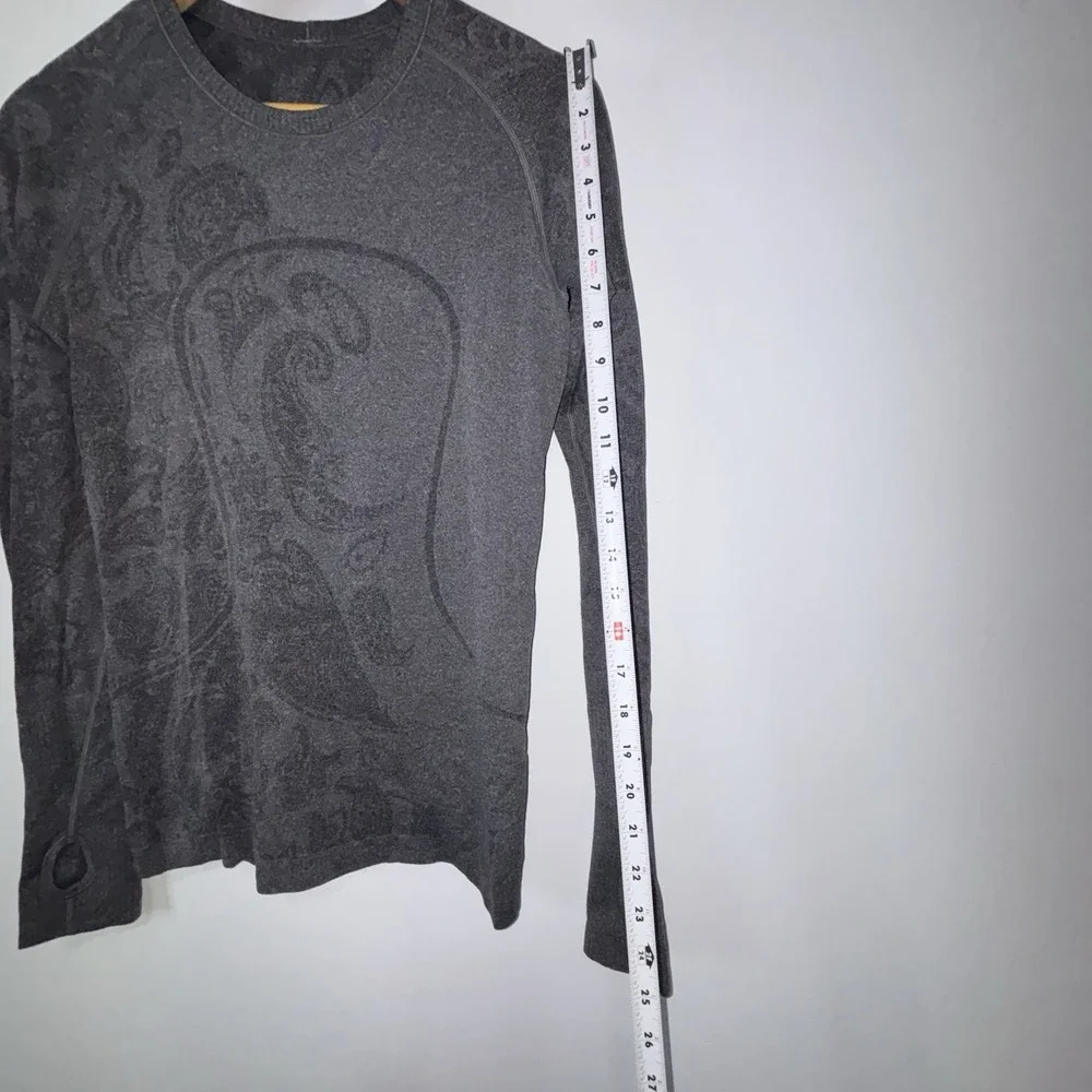 Lululemon Run Swiftly Seamless Jacquard Paisley Thumbhole Top Gray Size 8